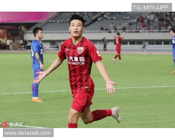 陈世龙足球：从青涩少年到职业球员的成长之路与奋斗历程